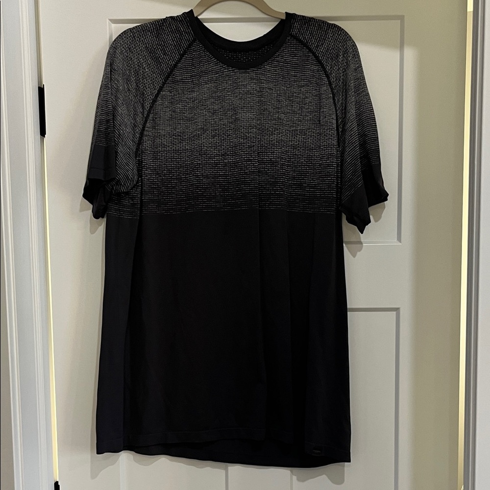 Hawke & Co Black and Gray Short Sleeve Tee